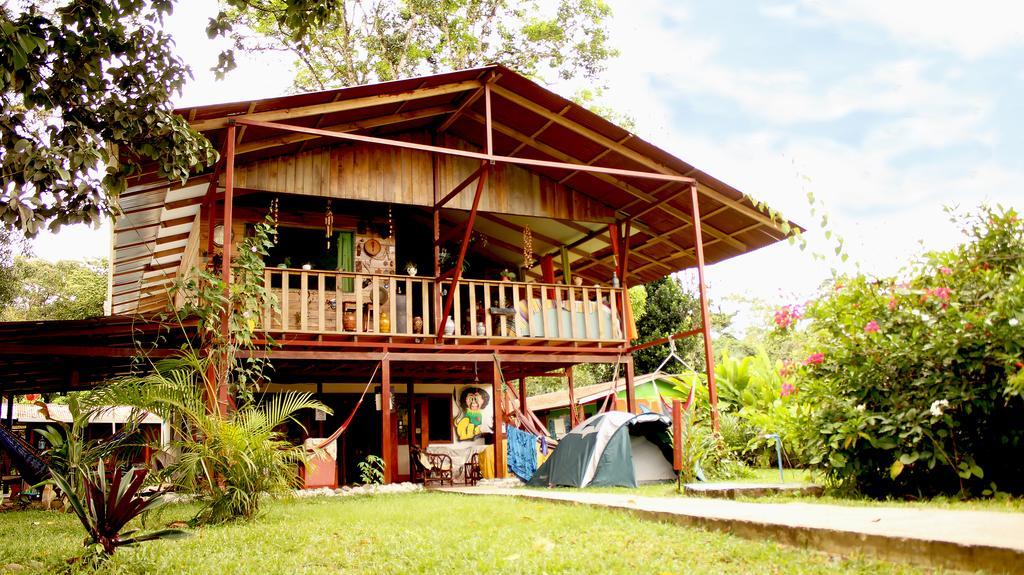 Hakuna Matata Hostel กาอุยตา ภายนอก รูปภาพ