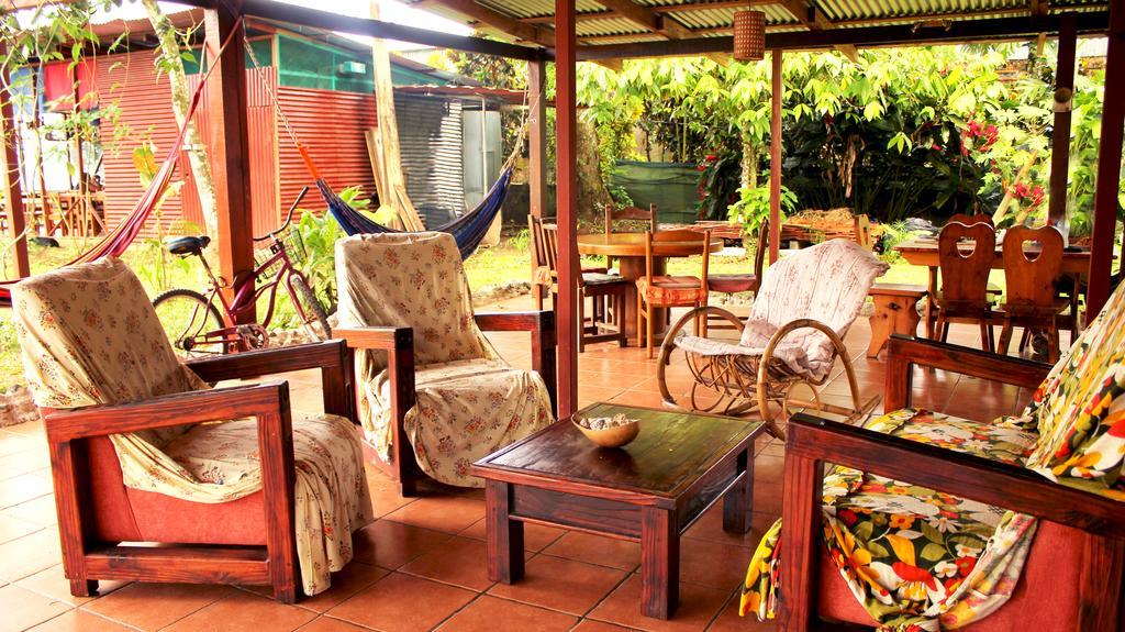 Hakuna Matata Hostel กาอุยตา ภายนอก รูปภาพ