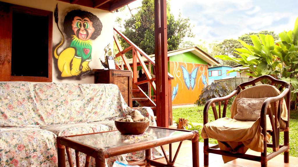 Hakuna Matata Hostel กาอุยตา ภายนอก รูปภาพ