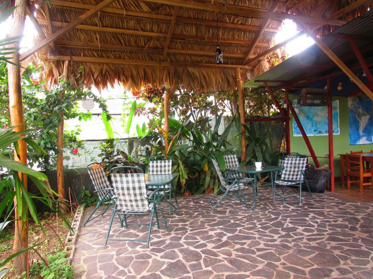 Hakuna Matata Hostel กาอุยตา ภายนอก รูปภาพ